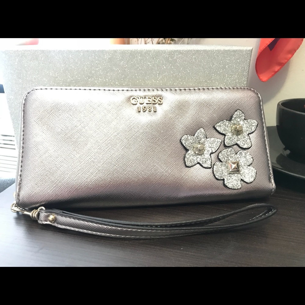 Guess Cute Flower Large Wallet